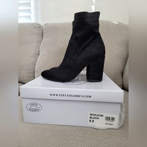 Steve Madden Revolution Booties in Black, Size 6.5